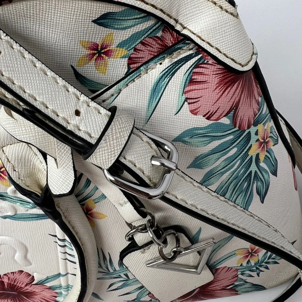 GUESS White Floral Tropical Hibiscus Dome Satchel Crossbody Bag‎ Silver Hardware
